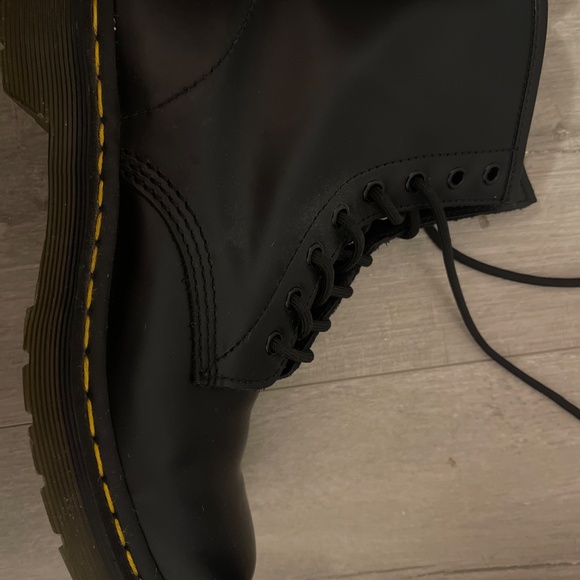 Dr. Martens - 1460 Smooth Leather Lace Up Boots in Black - Picture 3 of 3